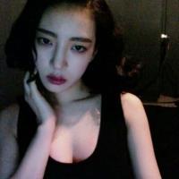 都一样受了伤 好像要陌生了对方 你所经历的 一定不会