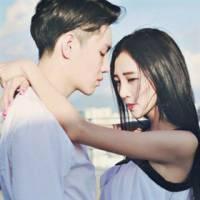 这些都是我和他用过的 你给的糖果，我含在嘴