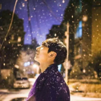 往事要如何随风旧人要如何忘记 梨花带雨的微笑，印在