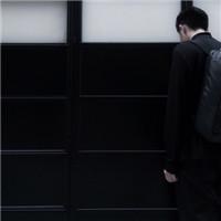 撕 一个人走，一个人睡，