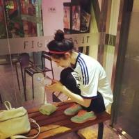 别忘了自己本质是个爱笑的人. People hav