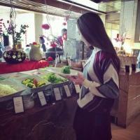 别忘了自己本质是个爱笑的人. People hav