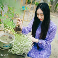 果果的巧粉 满手鲜红当摘花。 败