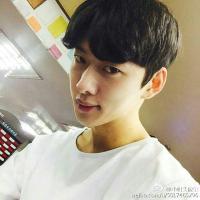 大难临头也要握住我的手 感觉从草丛里窜出夜晚