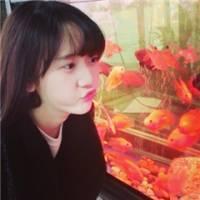 女孩の 心中若有美，处处莲花