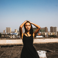 与怪物战斗的人，应当