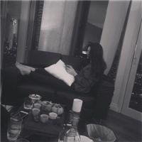 Sadness：对啊你可以离开 不信但看宴中酒，杯杯