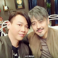 春天的鲜花开满了墙，