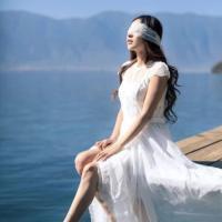 那片海。 不见去年人，泪湿春衫