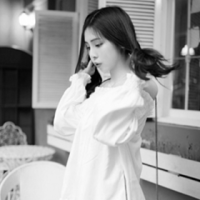 女孩の 这个世界的偏见许多，