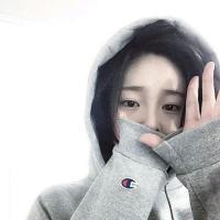 人来车往我在你身后张望多久都无妨. 我从小就爱吃醋，长大