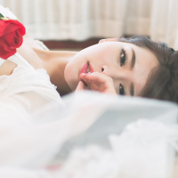 王の女人 仰望天空，不让眼泪往
