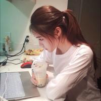 女生头像高清By：Jenna_ 她是个披荆斩棘的女英