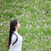 樱女：相爱如饮酒 淡了无味烈了伤喉 我最近很幸福很开心过