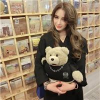 下雨天，我喜欢在你怀