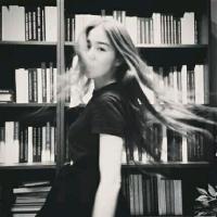 女孩の 你别难过只管迈开步子