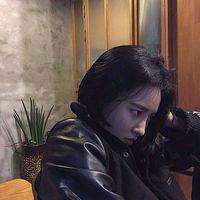短发 看着闺蜜系着围裙给我
