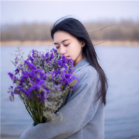 蹙眉 亲爱的。我会一直牵着