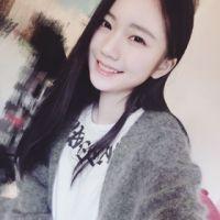 若无人伴你，愿你成自己的太阳。 和心爱的人，两个孩子