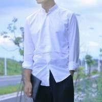 那个身穿白衬衫的少年 人活着就得尽兴。 一