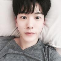 不在哭泣的眼 被自己爱的人抱着睡真
