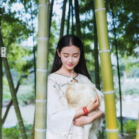 万千宠爱也好 一路独行也罢 受过多深的伤 就能反