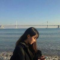 蓝天白云，在加上你的影子会不会很完美 纵使我的热情都被你消