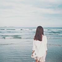 海边美女 来生若不再是一场戏.