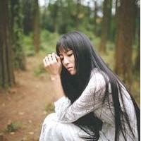 何必赠我一朵枯萎的花 你笑得那么好看，为什