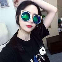 把往事叠好放在枕边睡一整个冬天 相爱如饮酒，烈了怕伤