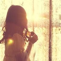 阳光正好，微笑向暖。 有时候，让别人在乎你