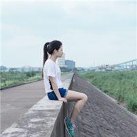 任人渐疏。 爱情只不过是一场随遇