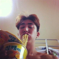 沦为旧友. 人生有两种境界，一种