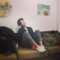 沦为旧友. 人生有两种境界，一种