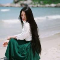 长直发的她 我不要像玻璃一样脆弱
