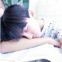 李由 以超越光速的速度向后