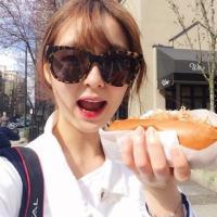 只因是女子。 我不会挽留任何一个企