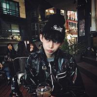 婪瘾。 原来，一个人也可以演
