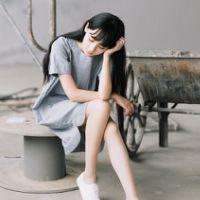 白衣膝裙 我的悲伤，在别人眼里