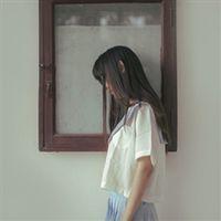 白衣膝裙 我的悲伤，在别人眼里