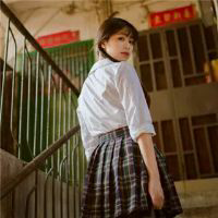 冷沐晴:待我白发加皱纹你可会嫌我 不是不想说话,而是有
