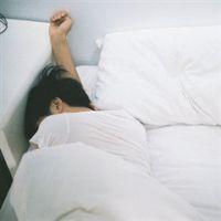 一袭莫名的惆惘旧时光回不去的曾经 你在惹我，我把你的名