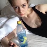 陋女执事 不要什么话都跟别人讲