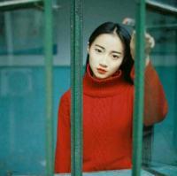 吻一下如何 微风轻轻拂过脸，仿佛