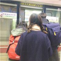 人们必须随时准备好说再见 即使改变不了肮脏，也