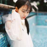 Fading is true while flowering is past. 有时，其实忘记一个人