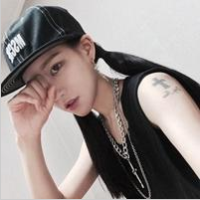 1个草莓味の仙女 我爱上了我的床，但是