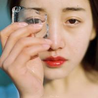 她们 如果眼泪可以承载忧伤