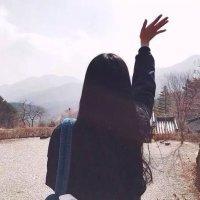 留给你的只是背影。 突然间想起某个人，一