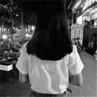黑白女头大甩卖~ “喜欢趴在窗户边的座